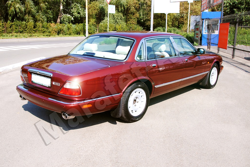 peretyajka-salona-Jaguar-XJ-Daimler-long34.jpg